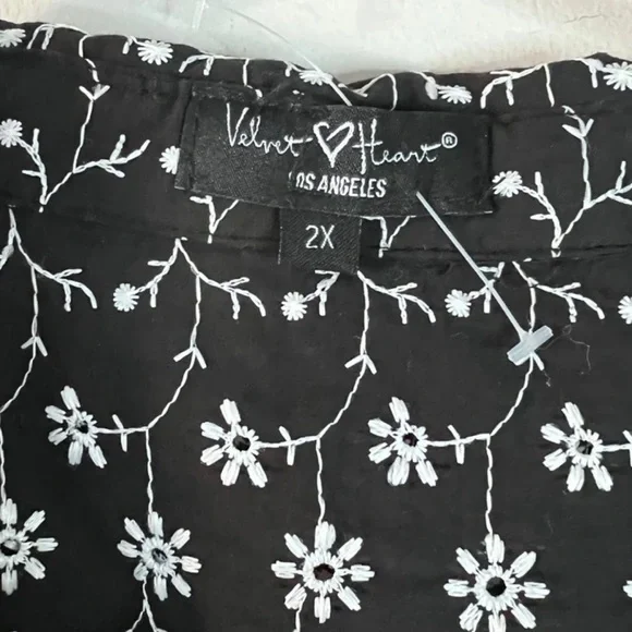 Velvet Heart Oversized Eyelet Embroidered Button  Down Shirt Blouse Size 2X - Picture 4 of 10